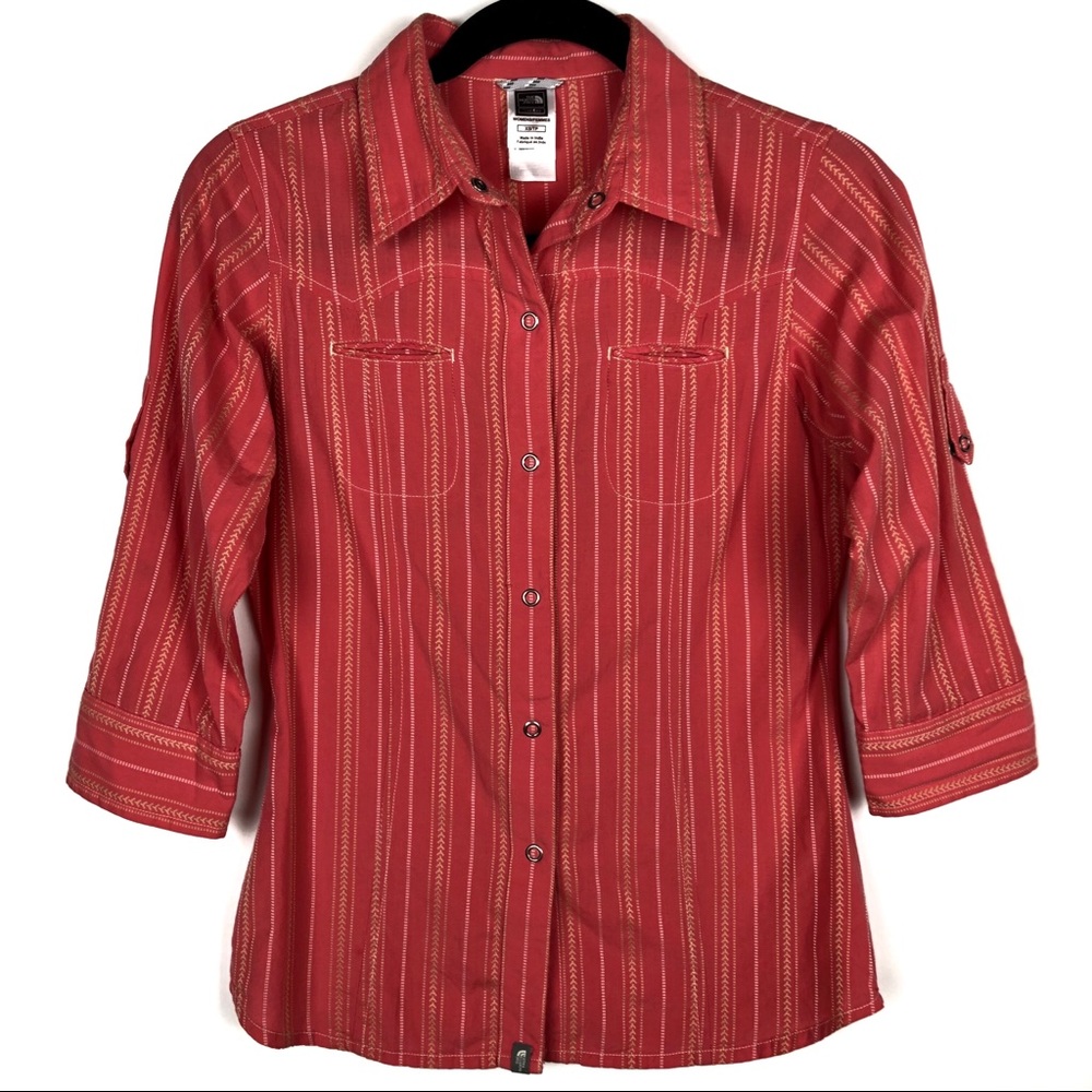 Woman’s The North Face 3/4 sleeve fitted shirt